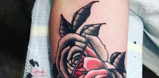 Что означает тату на теле в виде розы?